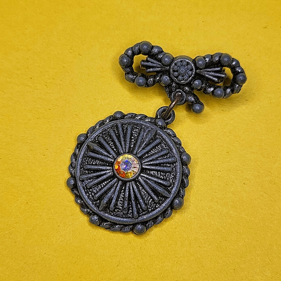 Bow Brooch 10$